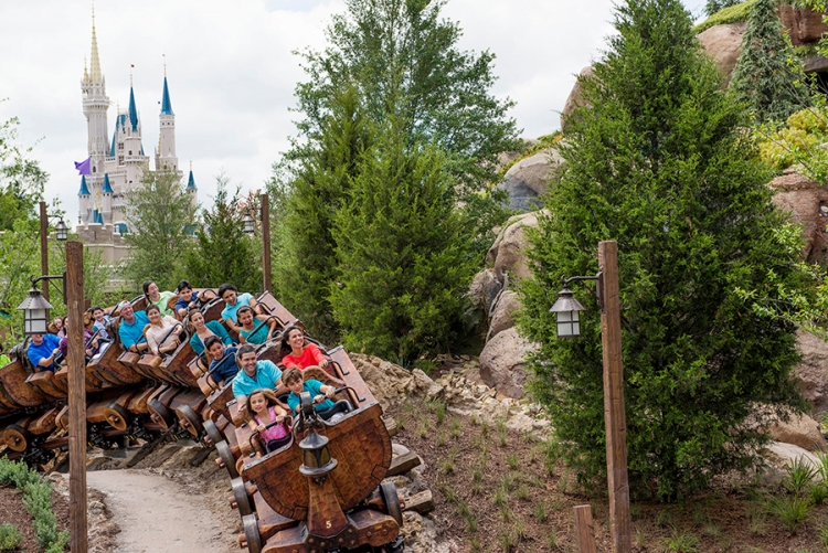 Seven Dwarfs Mine Train, Big Thunder Mountain laadt nu elke rij in Magic Kingdom
