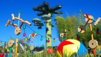 Toy Soldiers Parachute Drop