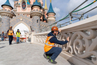 Sleeping Beauty Castle viert 35e verjaardag met volledig vernieuwde brug