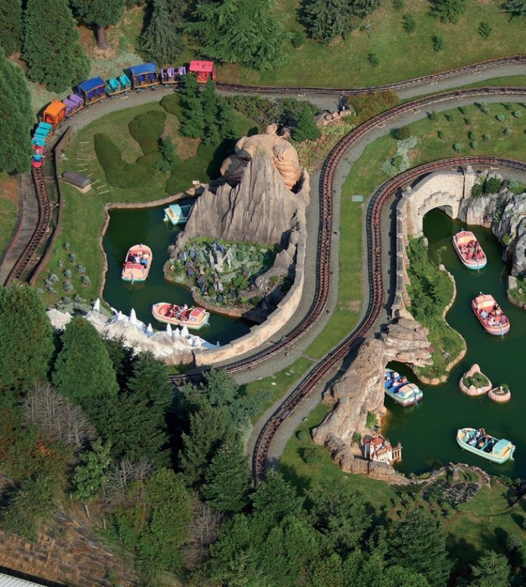 In het spoor van Aladdin: Les Pays des Contes de Fées