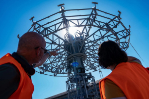 Nieuwe Up-attractie in Disneyland Paris krijgt vorm: indrukwekkende constructie van 22 ton geplaatst