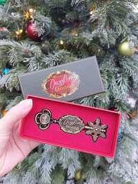 Mickey's Dazzling Christmas Parade Attraction Key