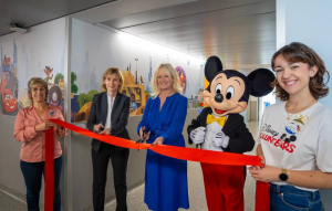 Disneyland Paris brengt magie naar kinderafdeling GHEF-ziekenhuis