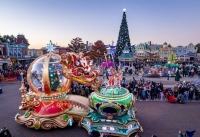 DISNEYLAND PARIS LANCEERT BETOVERD KERSTSEIZOEN MET EEN NIEUWE OOGVERBLINDENDE PARADE IN HET GEZELSCHAP VAN VELE EUROPESE BEROEMDHEDEN