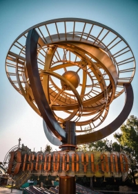 Focus op de achtergrondmuziek van Discoveryland