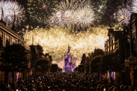Om Bastille Day te vieren, presenteerde Disneyland Paris de grootste droneshow van Europa, met 1.495 drones