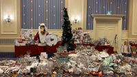 Disney VoluntEARS verpakken 3.600 kerstcadeaus voor gehospitaliseerde kinderen