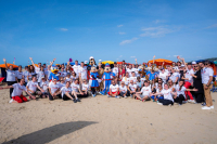 Disney VoluntEARS geven kinderen een onvergetelijke dag aan het strand