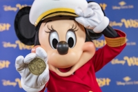 Kapitein Minnie Mouse neemt het roer over van de Disney Wish