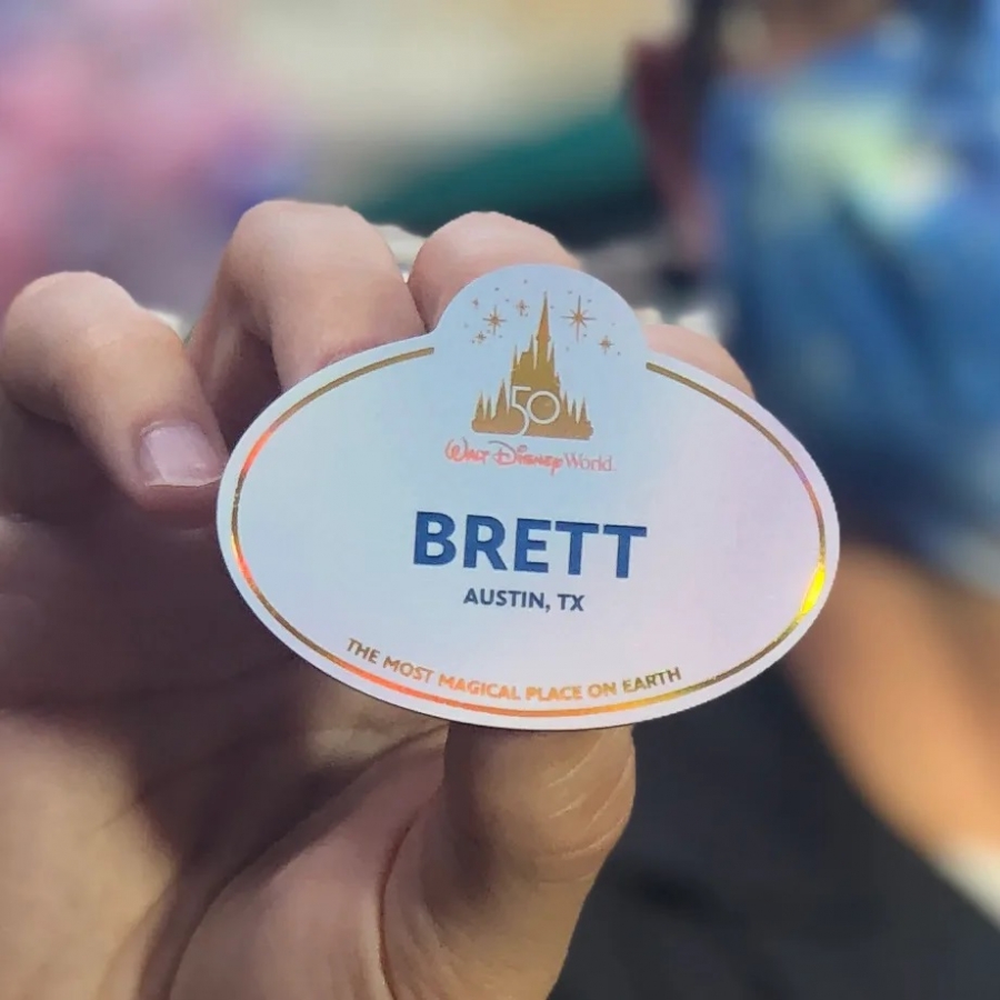 Walt Disney World Cast Members ontvangen nieuwe 'EARidescent' nametags