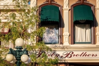 Disneyland Parijs eert Yves Ben Yeta in Main Street U.S.A.