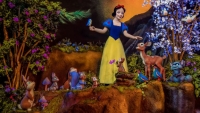 Spot de dieren uit het bos in Snow White’s Enchanted Wish in het Disneyland Park (VS)