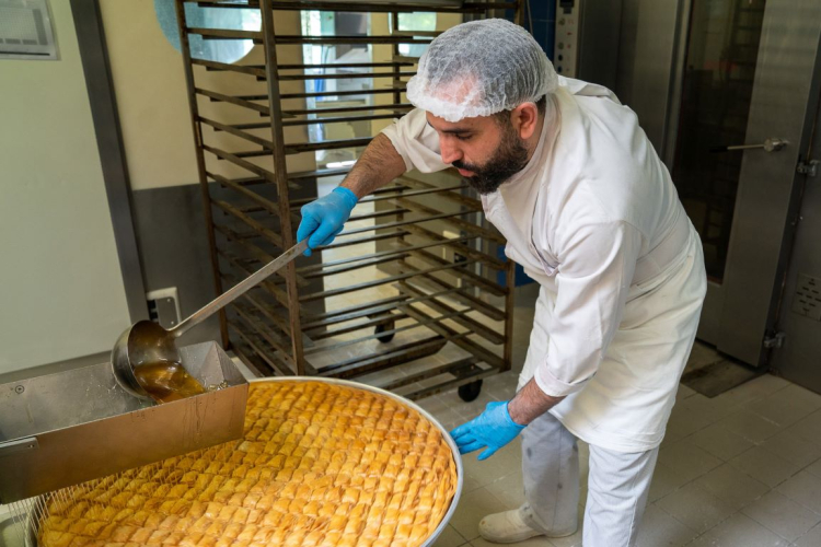 Heropening van Restaurant Agrabah Café: Een reis door de wereld van Noura en haar Midden-Oosterse keuken